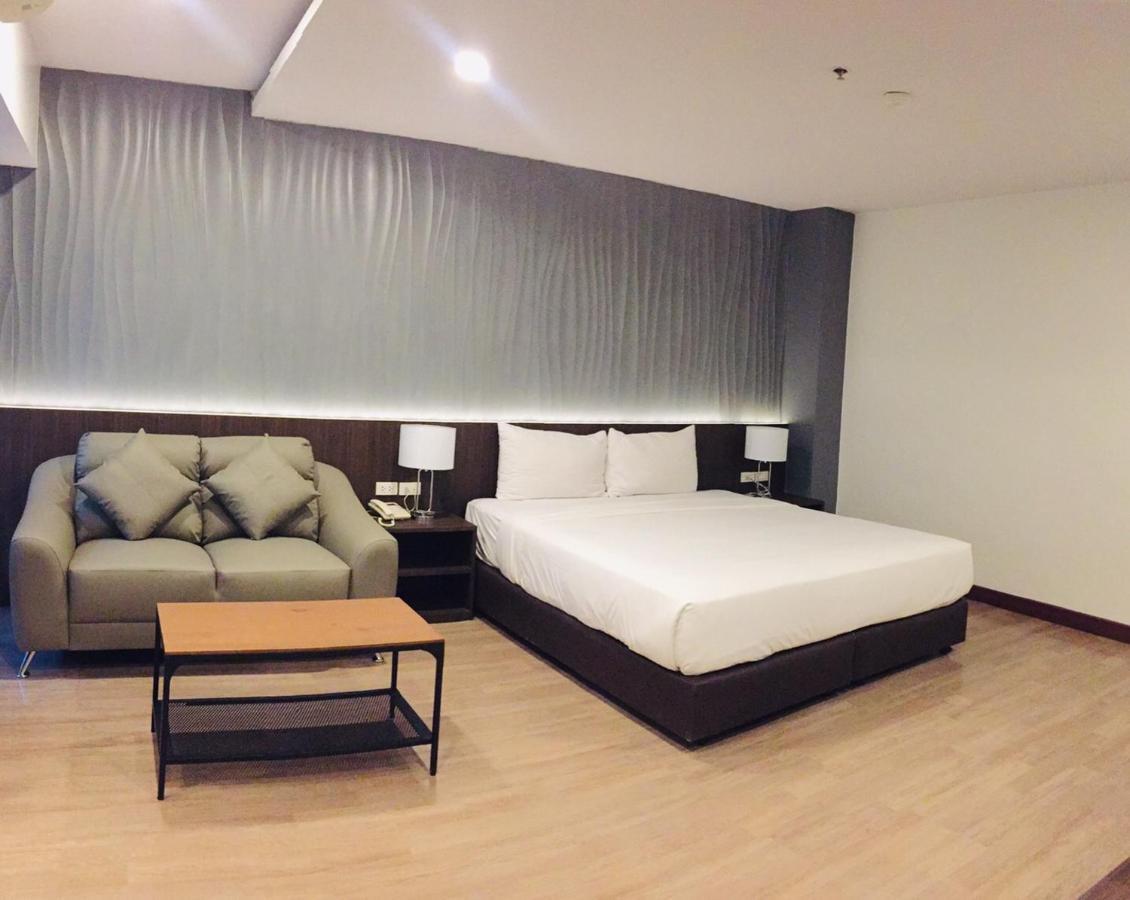 Pb Grand Hotel Хат Яй Екстериор снимка