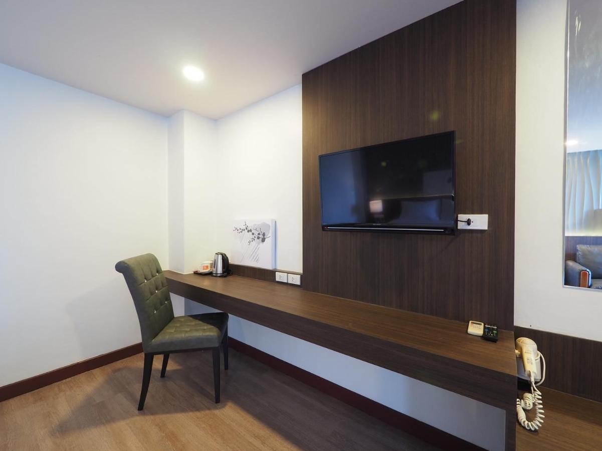 Pb Grand Hotel Хат Яй Екстериор снимка