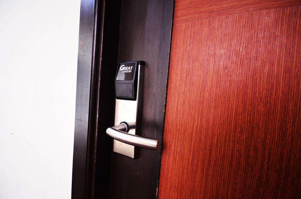 Pb Grand Hotel Хат Яй Екстериор снимка
