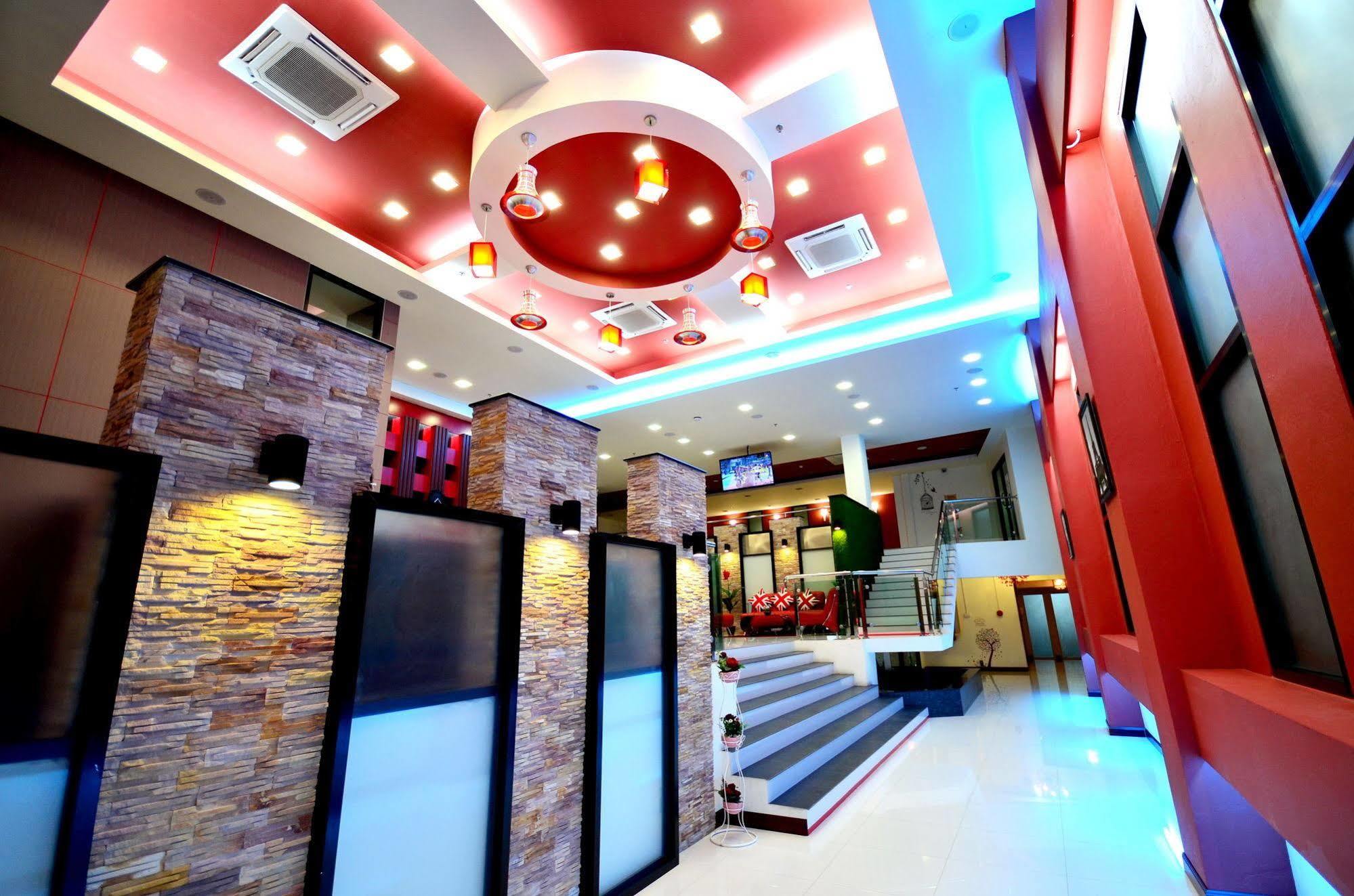 Pb Grand Hotel Хат Яй Екстериор снимка